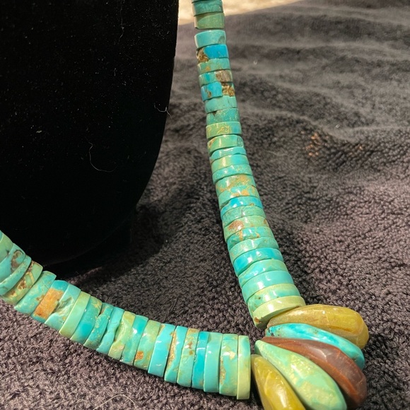 Vintage Turquoise Beaded Necklace
Length 13” top to bottom - Picture 6 of 9